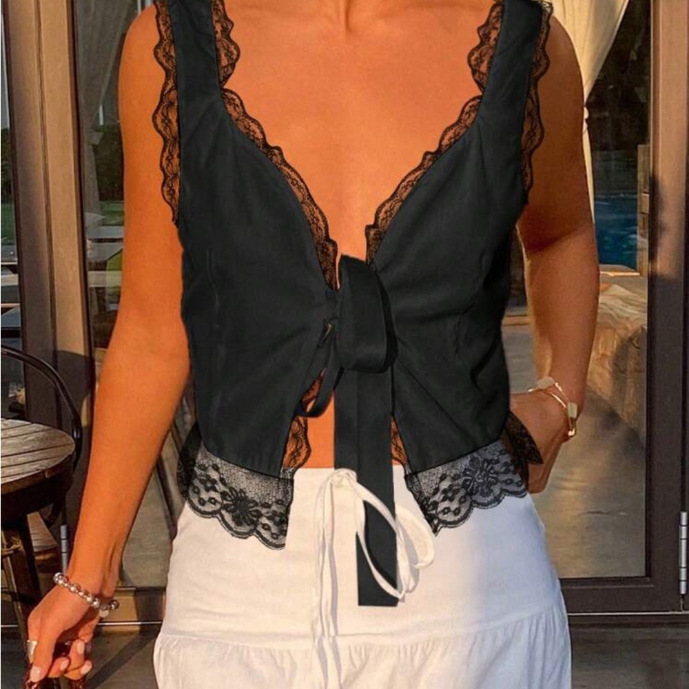 SHEIN Black Lace Trim Crop Top